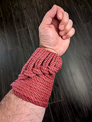 Half hitch self-tied Gauntlet'